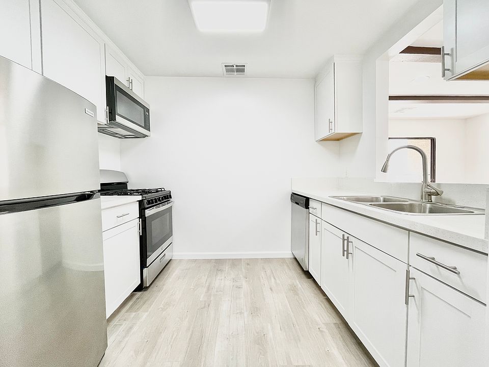 1st image of 11941 Weddington St #303