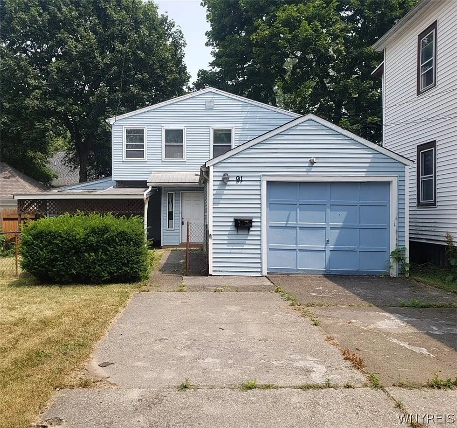 4 bed, 2.0 bath, 1660 sqft, $2,050 — Photo 1
