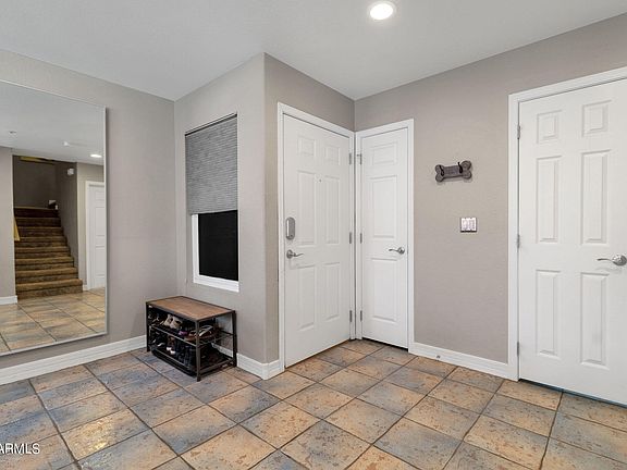 4th image of 701 S NASSAU Drive