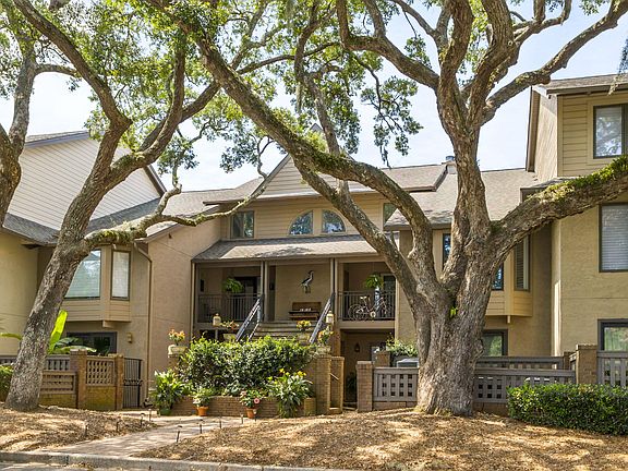 3rd image of 1928 Marsh Oak Ln