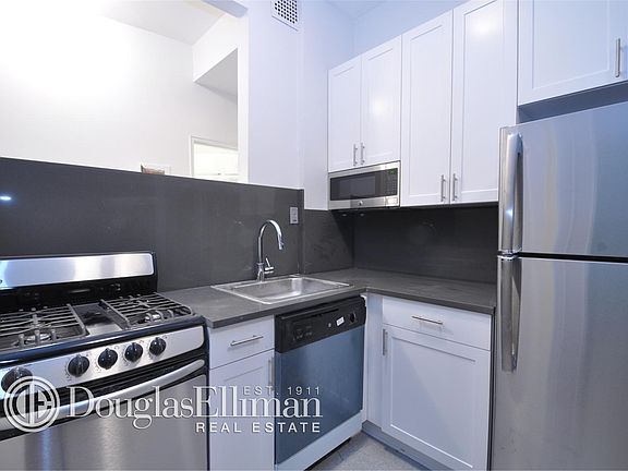 3rd image of 220 E 95th St APT 1B
