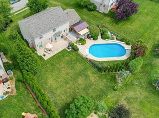 668 Meadow Wood Dr, Crescent Springs, KY 41017