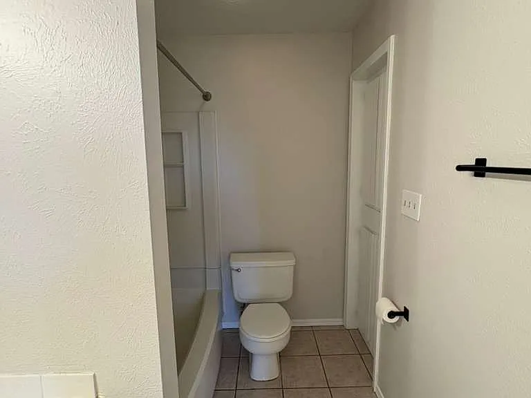 5401 NW King Richard Ave #B — Photo 21