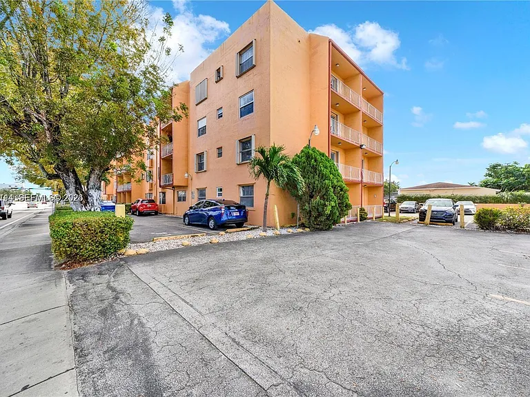 6200 W Flagler St #301 — Photo 17