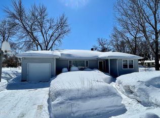 219 1st St SW, Steele, ND 58482