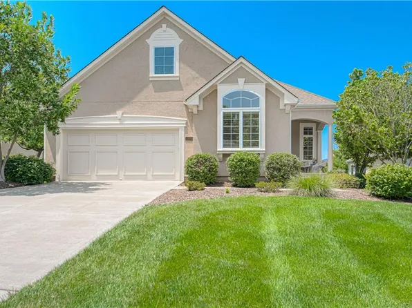 11876 S Carriage Rd, Olathe, KS 66062