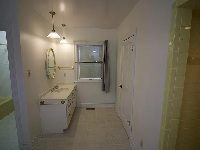 1502 Electric Rd SW — Photo 16