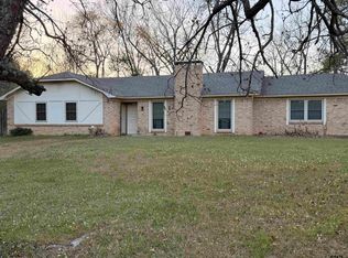 100 Hollywood Dr, Arp, TX 75750