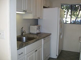 3rd image of 858 Highland Dr Unit 3