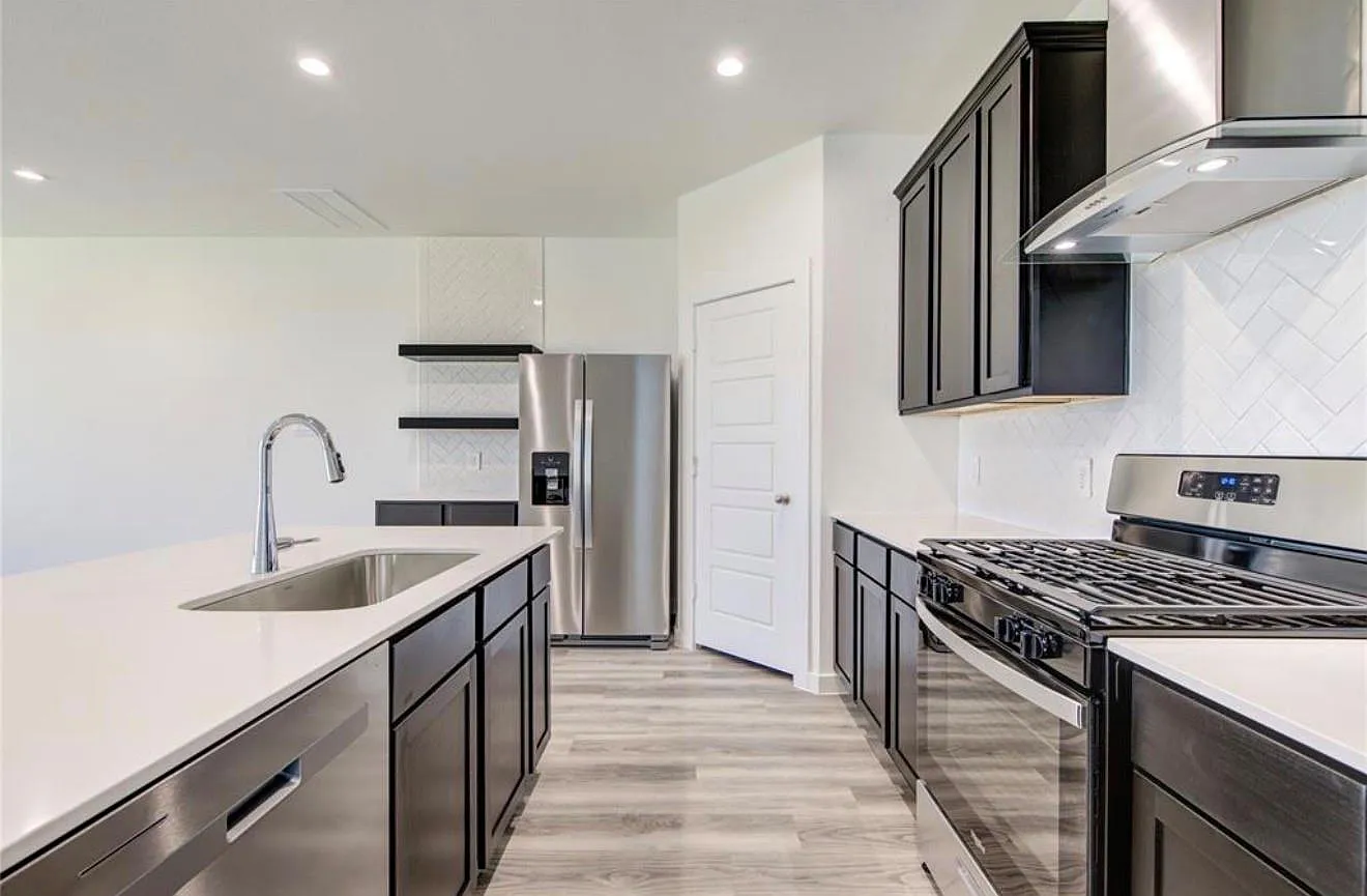 4 bed, 2.5 bath, 2166 sqft, $3,170 — Photo 3