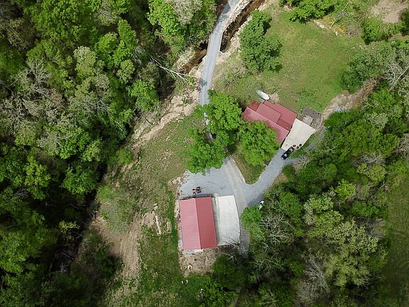 3rd image of 580 Defeated Creek Rd