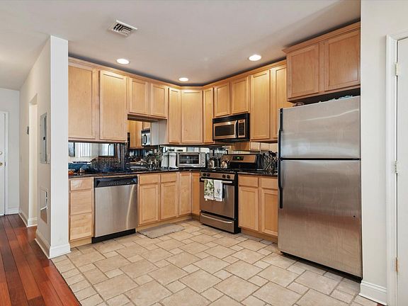 4th image of 1721 Fairmount Ave APT D