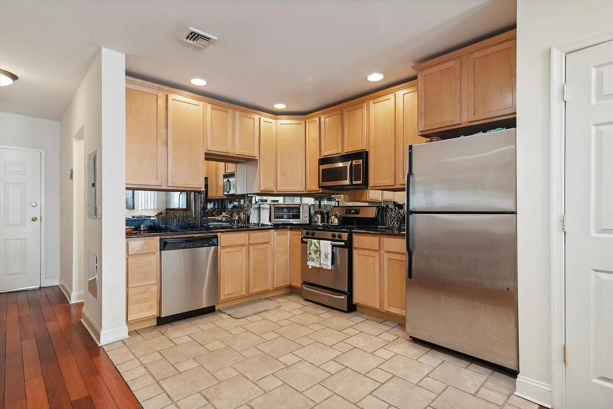 Building Photo - 1721 Fairmount Ave #E