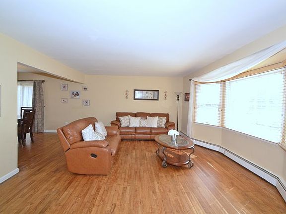 3rd image of 1 Sabatino Ct