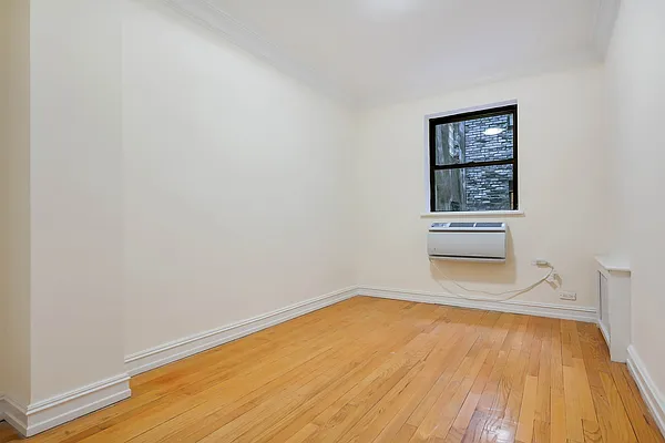 Rented by Anchor Associates | media 25