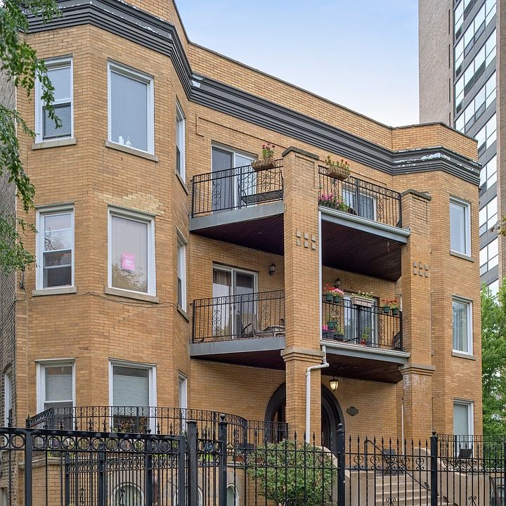 1st image of 832 W Belle Plaine Ave Unit 3E