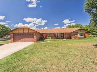 304 E Ridgecrest Dr, Guthrie, OK 73044