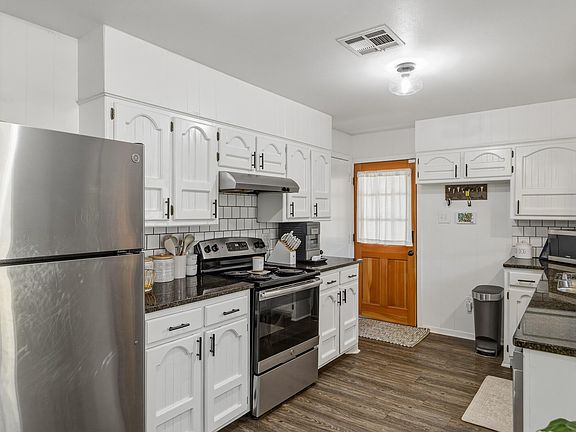 4th image of 204 Frances Ave