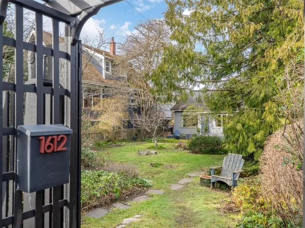 1612 Pembroke St, Victoria, BC V8R 1W3