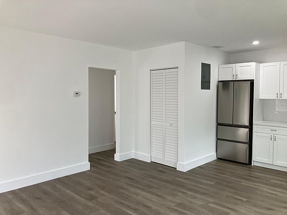 5th image of 800 SE 16th St #4