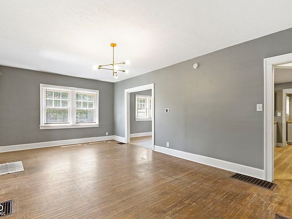 5th image of 3960 N Illinois St