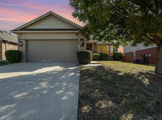 5724 Blue Ribbon Rd, Fort Worth, TX 76179