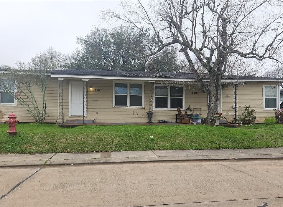 1st image of 1307 W 10th St #1307