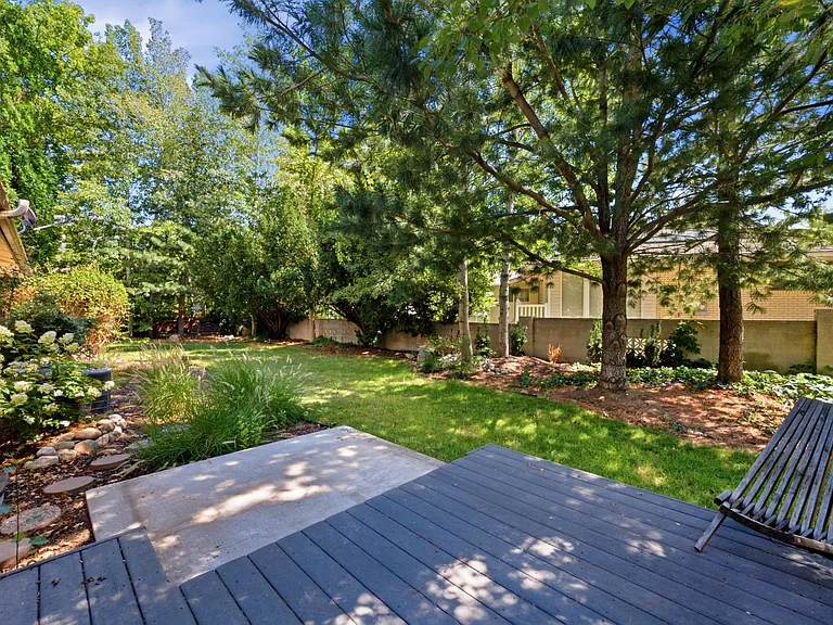2480 Eastbourne Dr — Photo 33