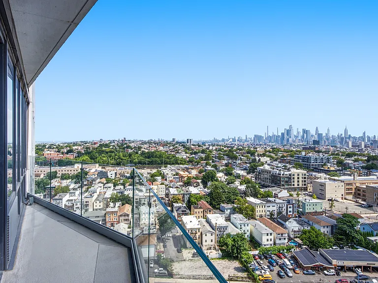 628 Summit Ave #1 — Photo 44