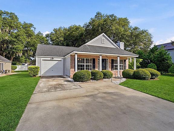 3rd image of 404 Live Oak Walk