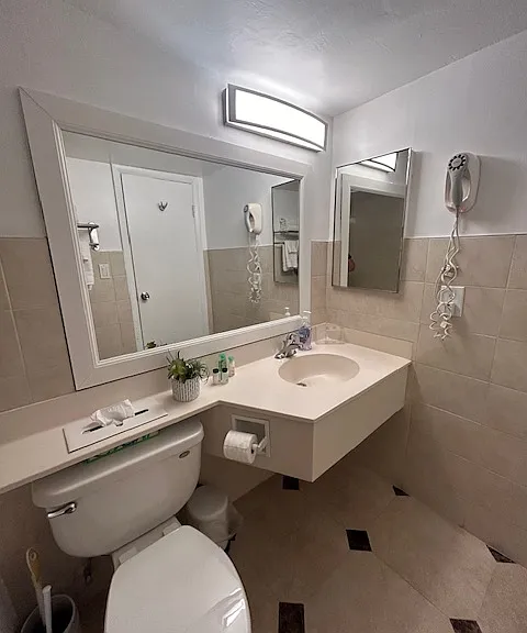 19201 Collins Ave #1017 — Photo 14