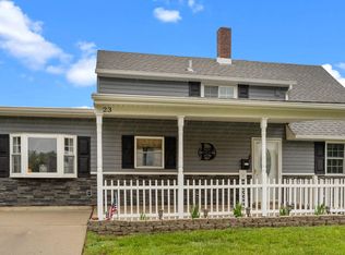 23 Inbrook Rd, Levittown, PA 19057
