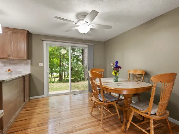 32 Frederick St APT 3, Dracut, MA 01826