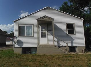 1727 Burdick Expy E, Minot, ND 58701