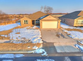 198 Fox Burrow Ln, Newcastle, OK 73065