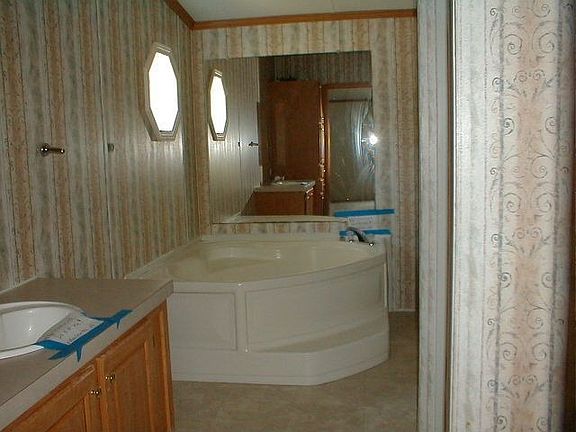 4th image of 7103 Juniper Ln