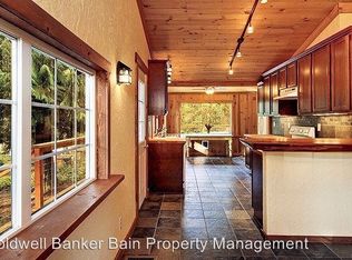 10161 N Madison Ave NE, Bainbridge Island, WA 98110