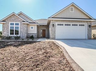 342 Simmer Dr, Wamego, KS 66547