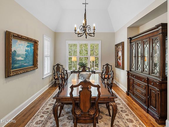 3rd image of 1416 Villa Forest Way