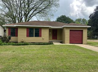 118 Hawkins St, Vicksburg, MS 39180