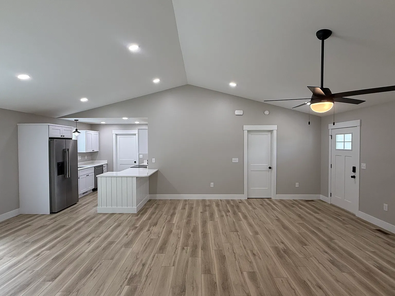 3 bed, 1911 sqft, $2,250 — Photo 3