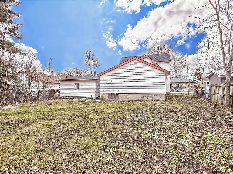 358 Gill St #UPPER — Photo 7