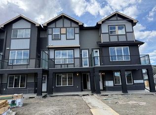 16 E Sundown Pl, Cochrane, AB T4C2T3