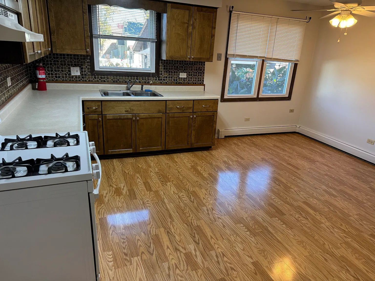3 bed, $1,700 — Photo 4