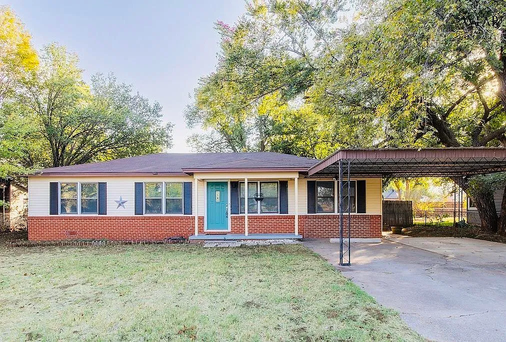 3 bed, 1.5 bath, 1344 sqft, $1,750 — Photo 1