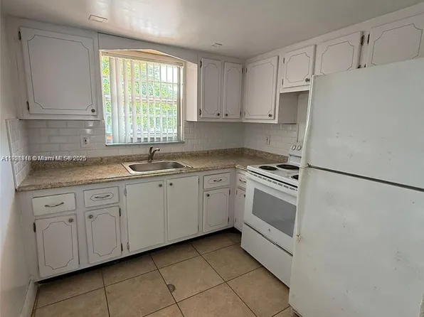 18707 NE 2nd Ave APT 918, Miami, FL 33179