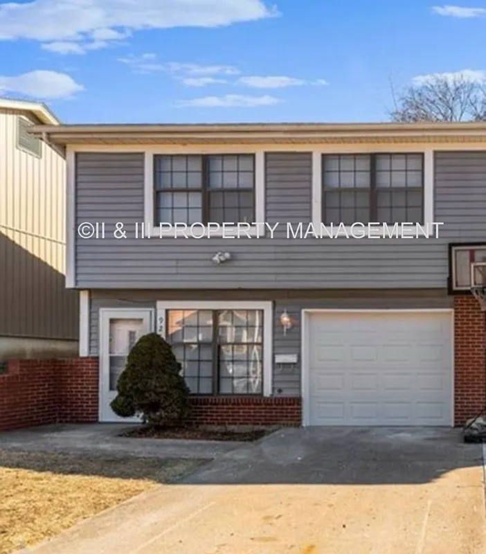 2 bed, 2.5 bath, 1310 sqft, $1,650 — Photo 1