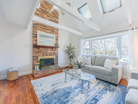 4th image of 5 Arthur Collins Cir