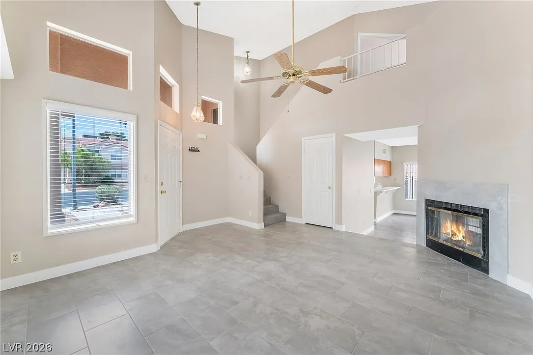 3 bed, 2.0 bath, 1655 sqft, $2,025 — Photo 2