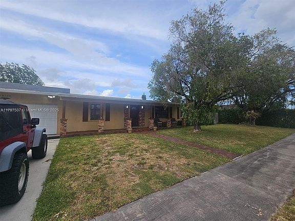 2nd image of 10775 Westwood Lake Dr